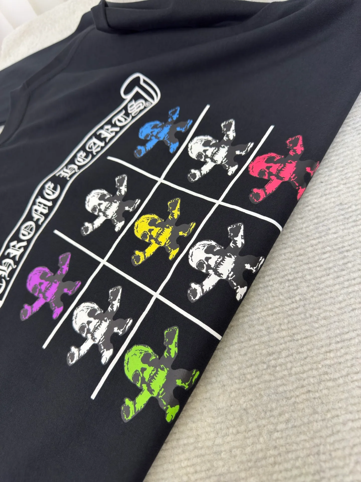 P290 Chrome Heart skull colorful printed long sleeves. The fabric is made of 26-woven 220g cotton. The printing is printed with thermosetting ink. Customized accessories. Size S M L